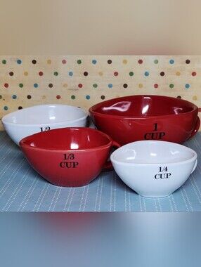 Farmhouse-style Ceramic Nesting Measuring Cup Set in Red and White